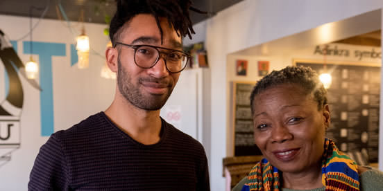 Le Jabiru café jette un pont vers l'Afrique
