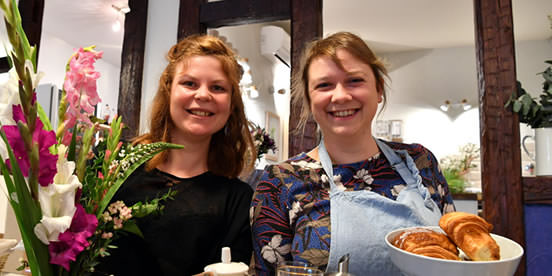 Un café et un bouquet